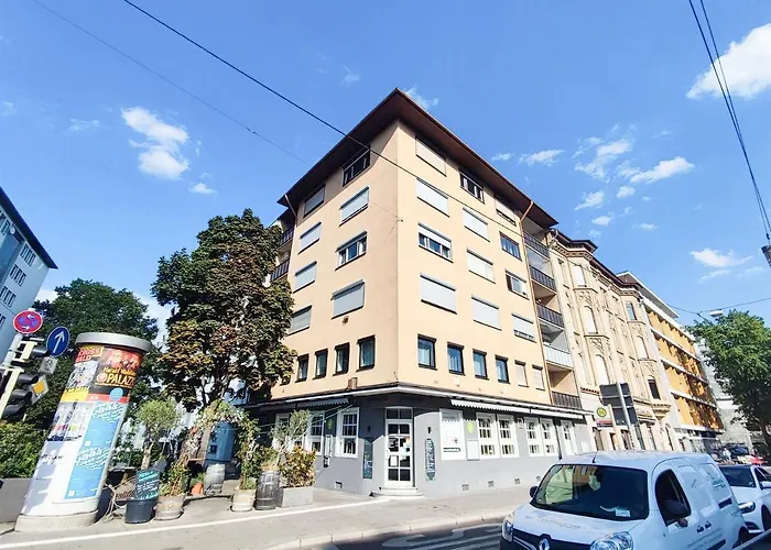 Alfa Stuttgart City 4Zw Beste City Lage Berliner Platz Max 8 Personen Netflix Kueche Wm L 4Br 7 Beds 8 People L Fully Equipped Kitchen & Bathroom
