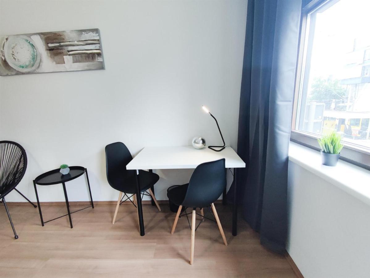 Alfa 4zw Lage Berliner Platz Max 8 Personen Netflix Kueche Wm L 4br 7 Beds 8 People L Fully Equipped Kitchen & Bathroom