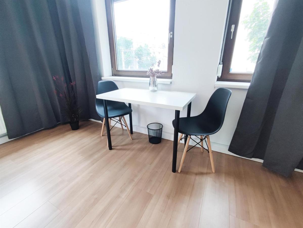 Alfa 4zw Lage Berliner Platz Max 8 Personen Netflix Kueche Wm L 4br 7 Beds 8 People L Fully Equipped Kitchen & Bathroom Stuttgart