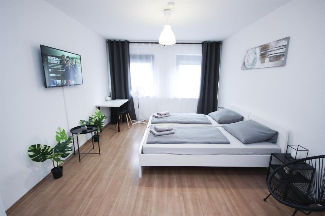 Alfa 4zw Lage Berliner Platz Max 8 Personen Netflix Kueche Wm L 4br 7 Beds 8 People L Fully Equipped Kitchen & Bathroom Stuttgart