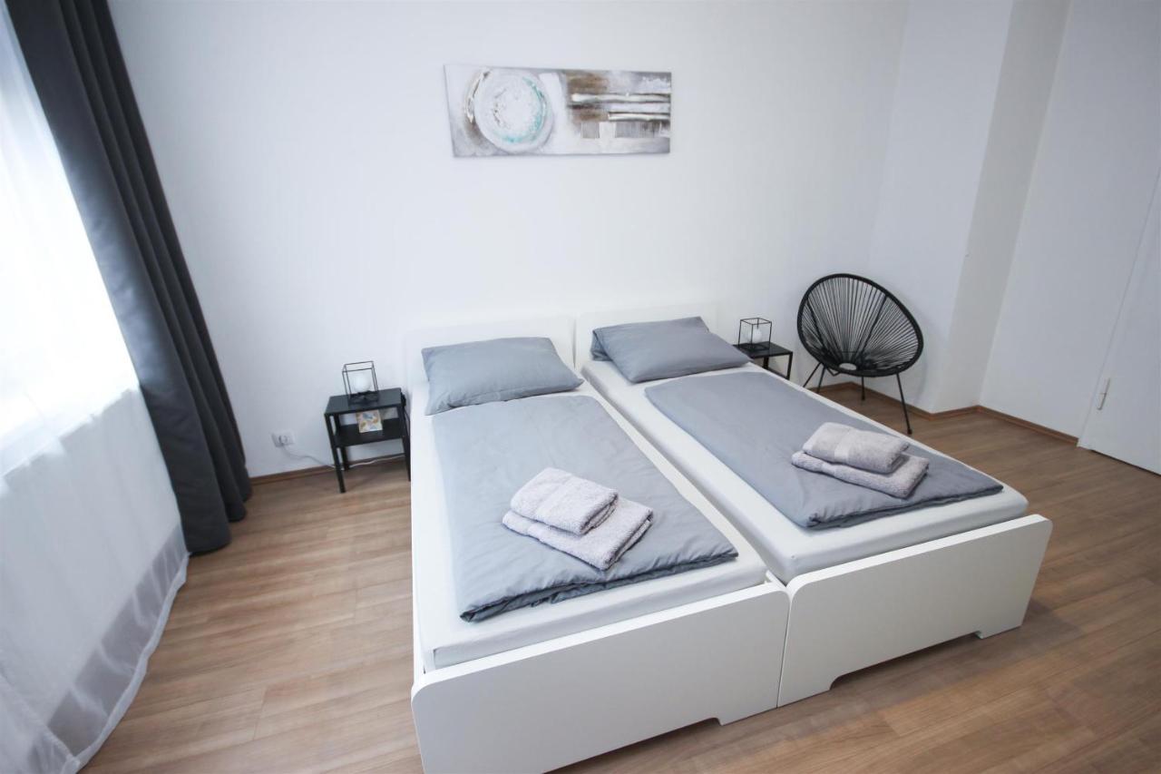4zw In Bester Lage Am Berliner Platz Für Max. 6 Personen * Stuttgart